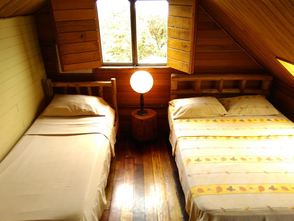 カルタゴ イヨク・アミ（マードレ ティエラ） Bed & Breakfast エクステリア 写真
