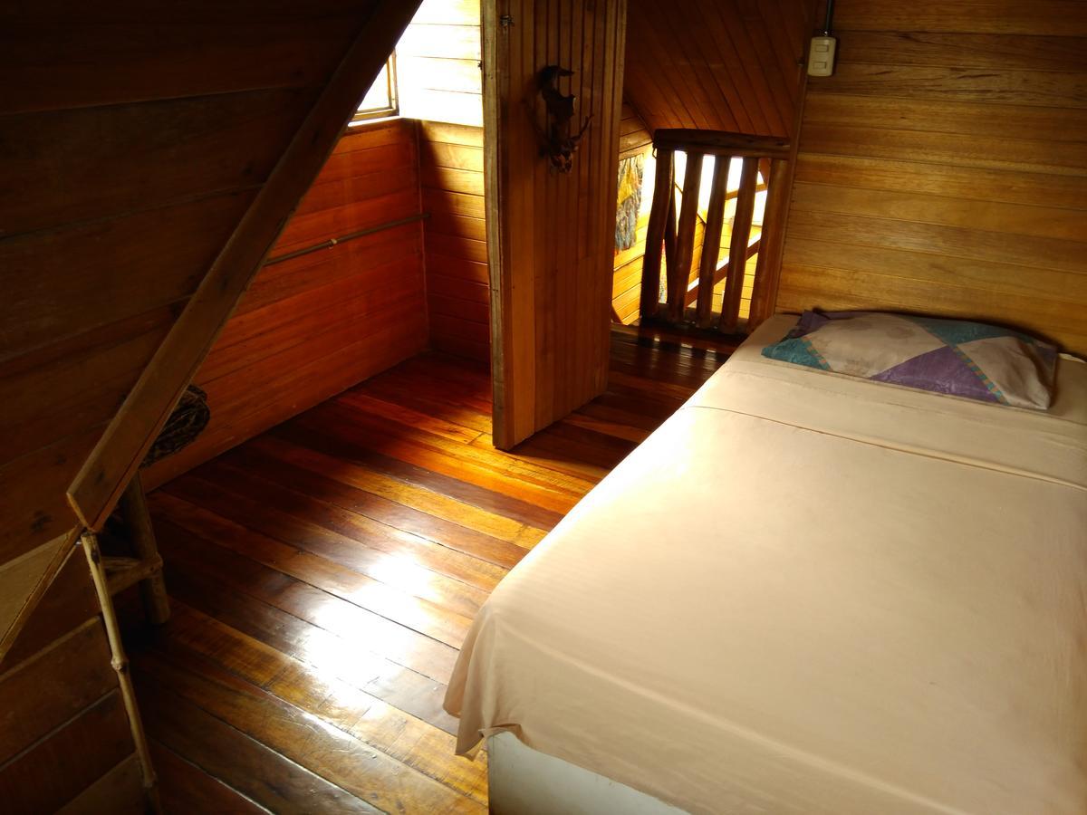 カルタゴ イヨク・アミ（マードレ ティエラ） Bed & Breakfast エクステリア 写真