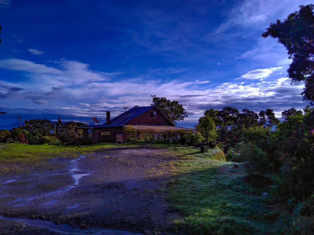 カルタゴ イヨク・アミ（マードレ ティエラ） Bed & Breakfast エクステリア 写真